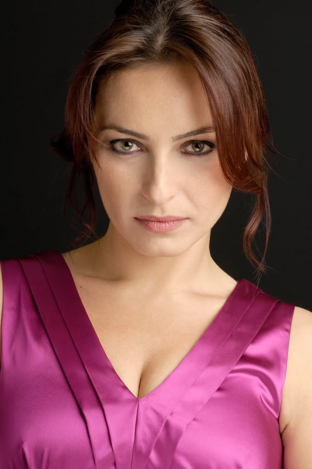 Фото актёра: Ayça Bingöl